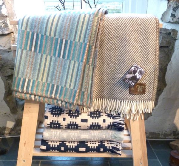 Show products in category Woollen Throws