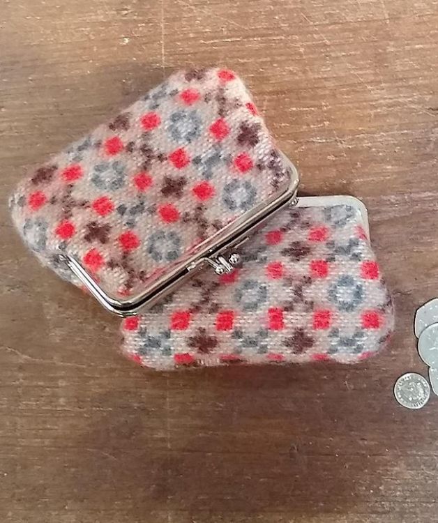 Picture of Medium Tapestry Purse - 11