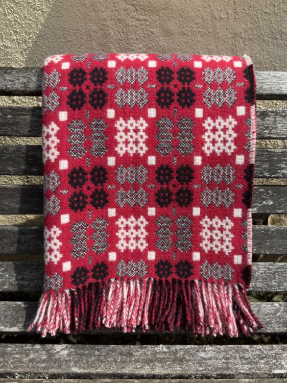 Picture of Welsh Tapestry Style Throw - Red