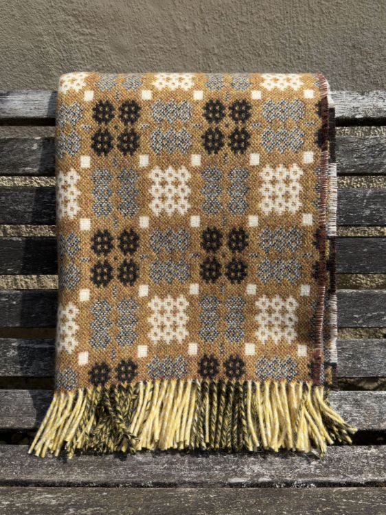 Picture of Welsh Tapestry Style Throw - Antique