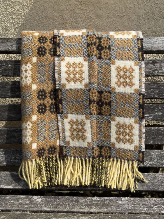 Picture of Welsh Tapestry Style Throw - Antique