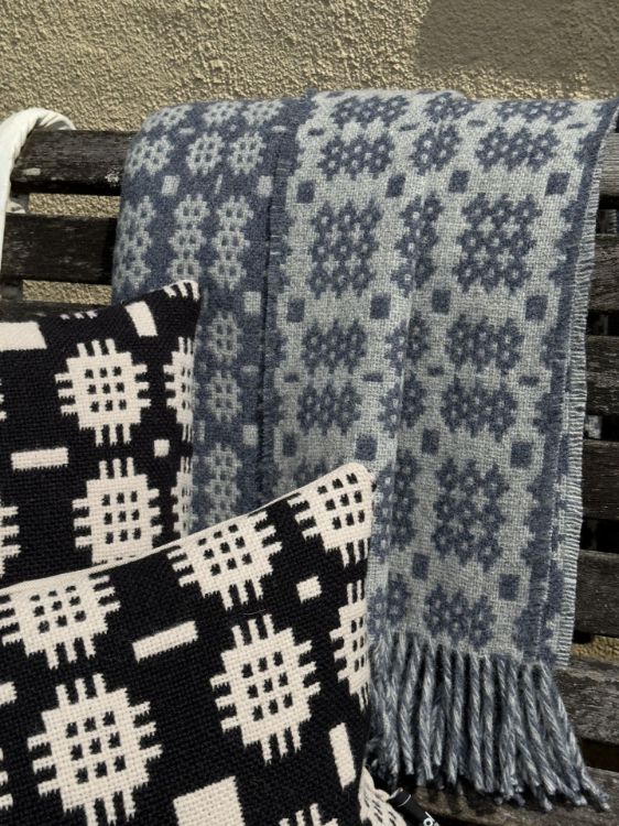 Picture of Welsh Tapestry Style Throw - Blue