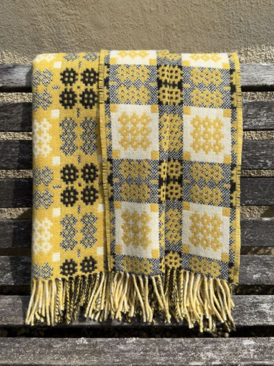 Picture of Welsh Tapestry Style Throw - Yellow