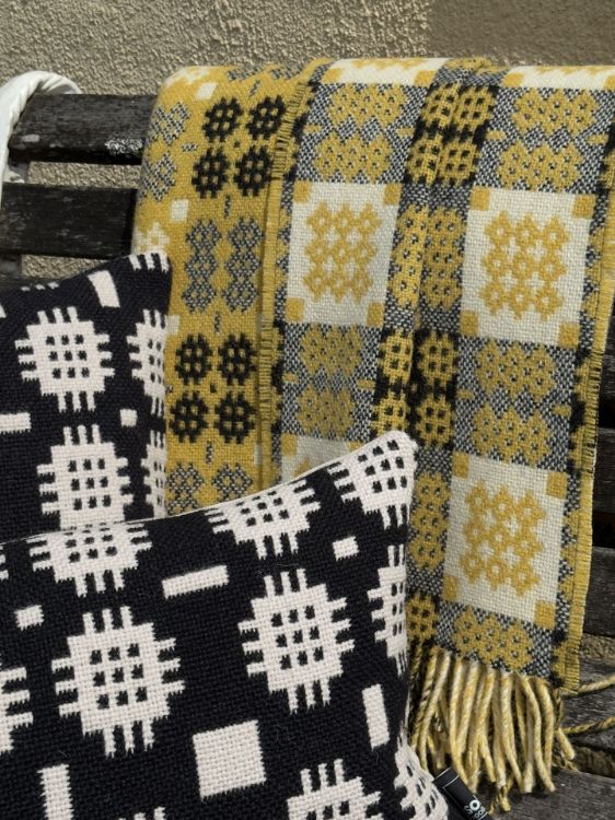 Picture of Welsh Tapestry Style Throw - Yellow