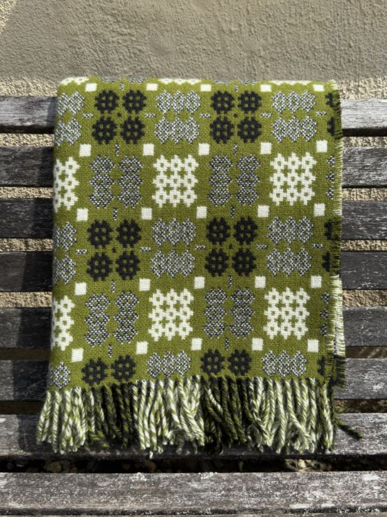 Picture of Welsh Tapestry Style Throw - Green