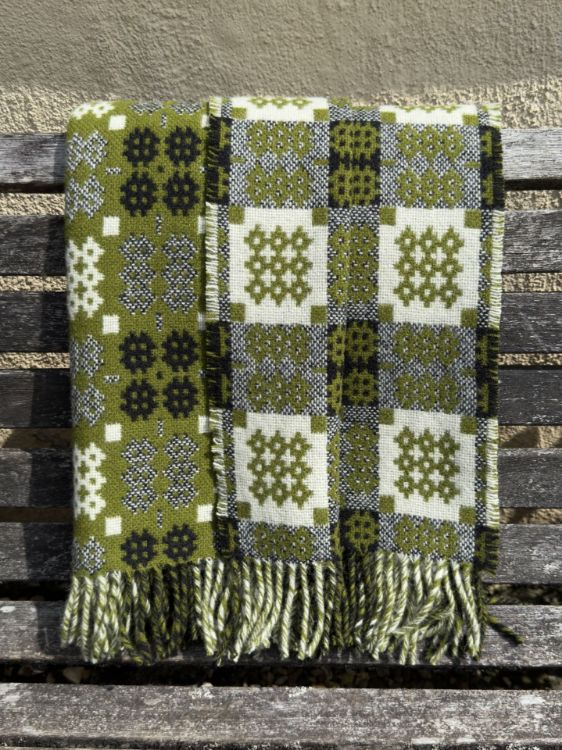 Picture of Welsh Tapestry Style Throw - Green