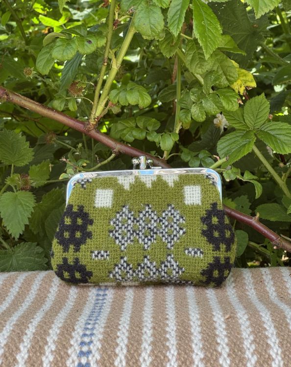 Picture of Medium Purse 02