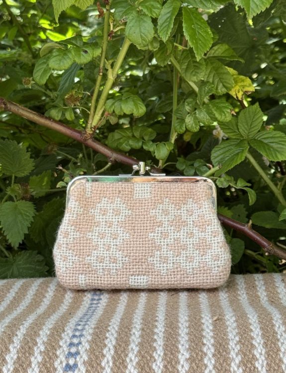 Picture of Medium Purse 03