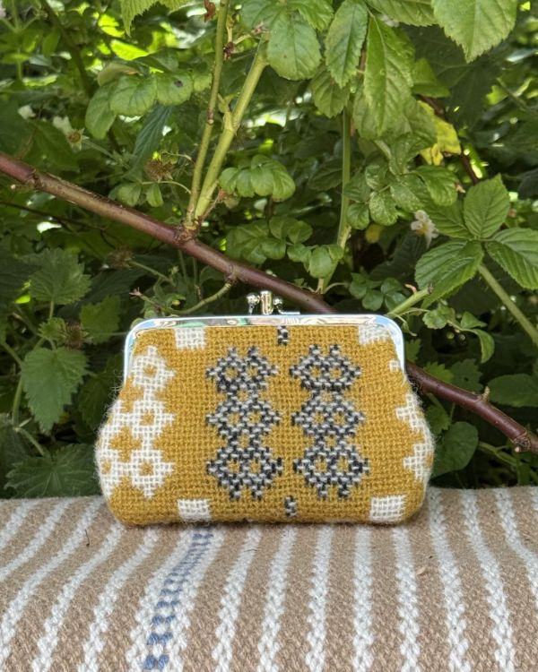 Picture of Medium Purse 08
